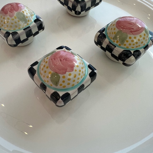 MacKenzie-Childs Petit Four Square Rose Majolica Decorative Knob Set 4 - Picture 7 of 7